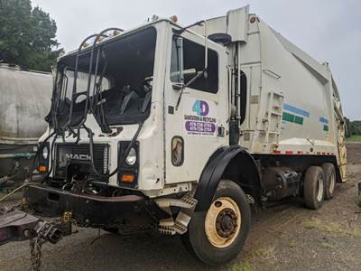 Mack MR688S Salvage Truck
