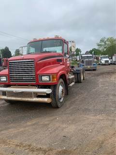 Mack Pinnacle CHU613 Salvage Truck