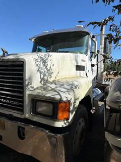 Mack Pinnacle CHU613 Salvage Truck