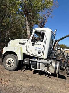 Mack Pinnacle CHU613 Salvage Truck
