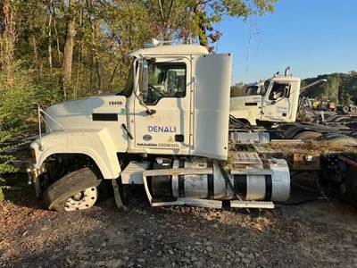 Mack Pinnacle CHU613 Salvage Truck