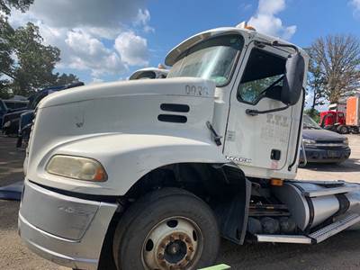 Mack Pinnacle CXU613 Salvage Truck