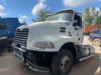 Mack Pinnacle CXU613 Salvage Truck