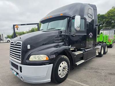 Mack Pinnacle CXU613 Salvage Truck