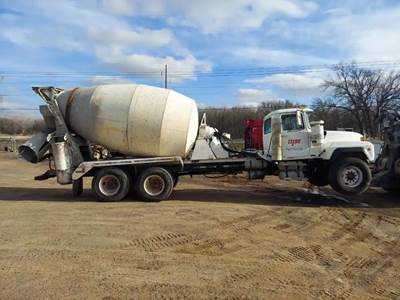 Mack RD690S Salvage Truck