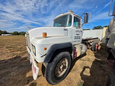 Mack RD690S Salvage Truck