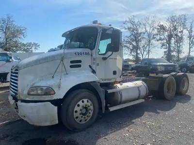 Mack Vision CXN613 Salvage Truck