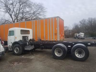 Peterbilt 320 Salvage Truck