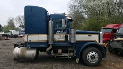 Peterbilt 379 Salvage Truck
