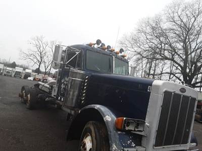 Peterbilt 379 Salvage Truck