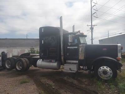 Peterbilt 379 Salvage Truck