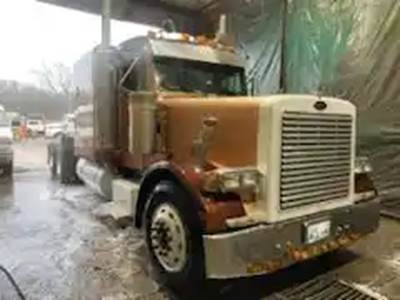 Peterbilt 379 Salvage Truck