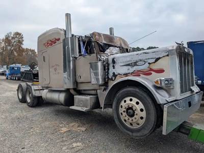 Peterbilt 379 Salvage Truck