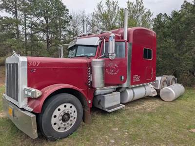 Peterbilt 379 Salvage Truck