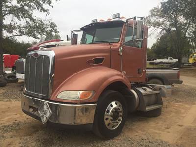 Peterbilt 384 Salvage Truck
