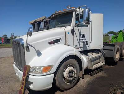 Peterbilt 384 Salvage Truck