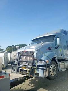 Peterbilt 387 Salvage Truck