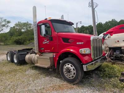 Peterbilt 567 Salvage Truck