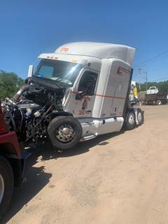 Peterbilt 579 Salvage Truck