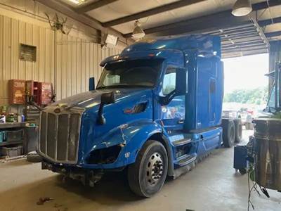 Peterbilt 579 Salvage Truck