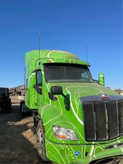 Peterbilt 579 Salvage Truck