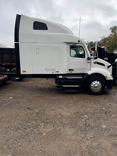 Peterbilt 579 Salvage Truck