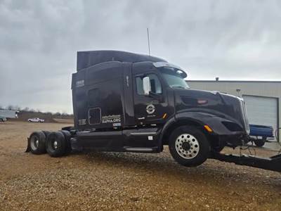 Peterbilt 579 Salvage Truck