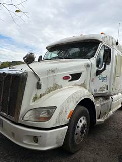 Peterbilt 587 Salvage Truck