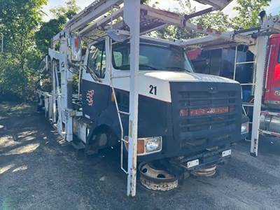 Sterling LT9513 Salvage Truck