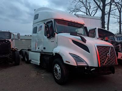 Volvo VNL Salvage Truck