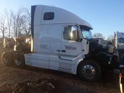 Volvo VNL Salvage Truck