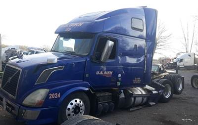 Volvo VNL Salvage Truck