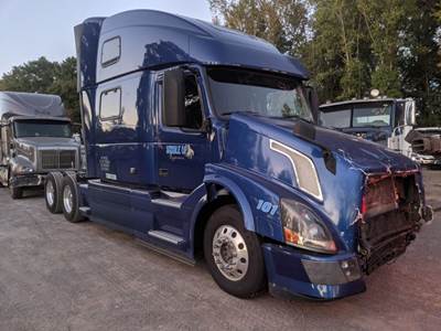 Volvo VNL Salvage Truck