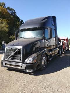 Volvo VNL Salvage Truck