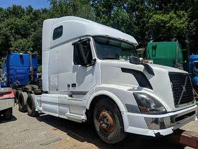 Volvo VNL Salvage Truck