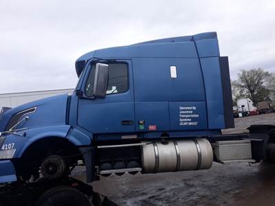 Volvo VNL Salvage Truck
