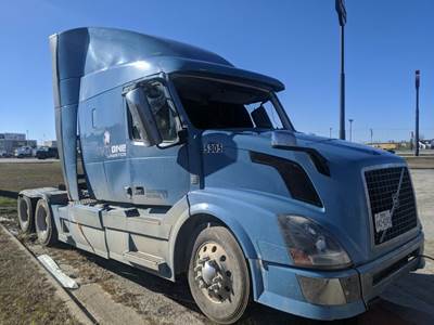 Volvo VNL Salvage Truck