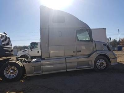 Volvo VNL Salvage Truck