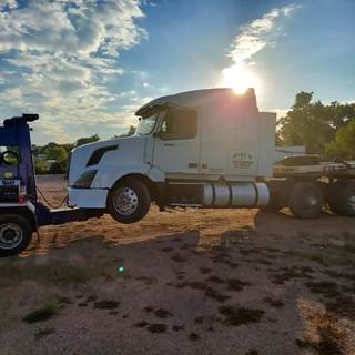 Volvo VNL Salvage Truck