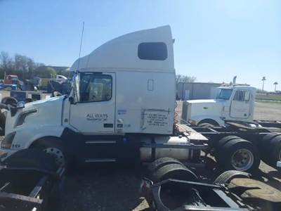 Volvo VNL Salvage Truck