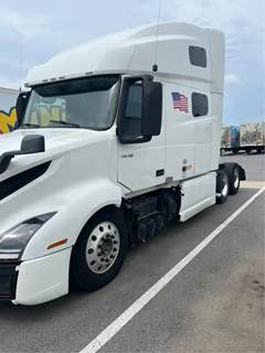 Volvo VNL Salvage Truck