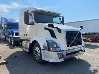 Volvo VNL Salvage Truck