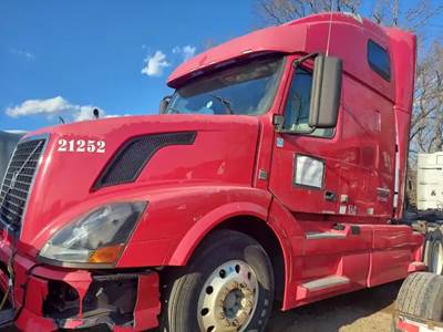 Volvo VNL Salvage Truck