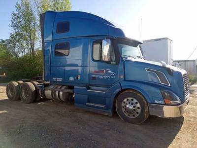 Volvo VNL Salvage Truck