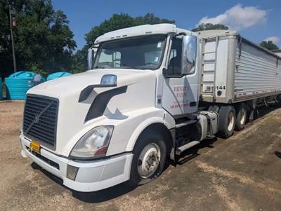 Volvo VNL Salvage Truck