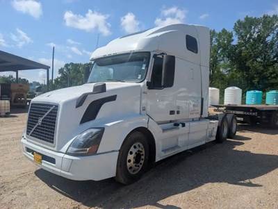 Volvo VNL Salvage Truck