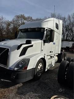Volvo VNL Salvage Truck