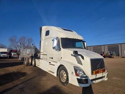 Volvo VNL Salvage Truck