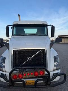 Volvo VNL Salvage Truck