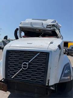 Volvo VNL Salvage Truck